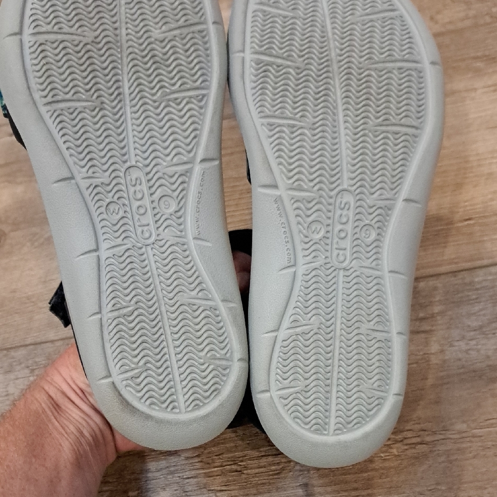 CROCS Women's Navy and Grey Patterned Sandals - Picture 4 of 9